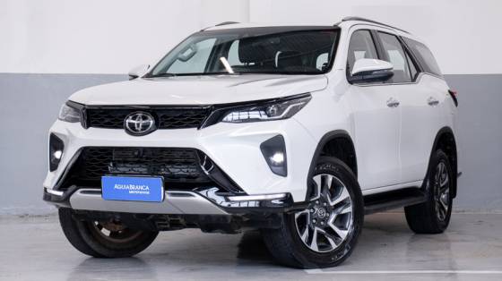 TOYOTA HILUX SW4 2.8 D-4D TURBO DIESEL SRX PLATINUM 4X4 AUTOMÁTICO